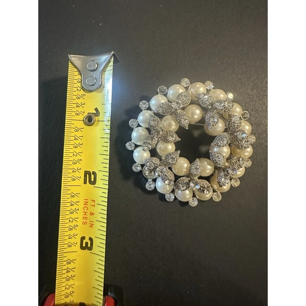 Vintage Rhinestone Brooch White Silver Pearl Wreath Brooch‎ Pin